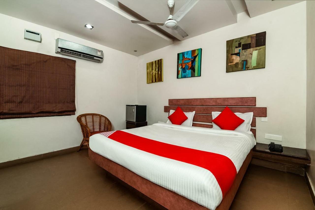 Oyo 28856 Manjeera Inn วิสาขปัตนัม ภายนอก รูปภาพ