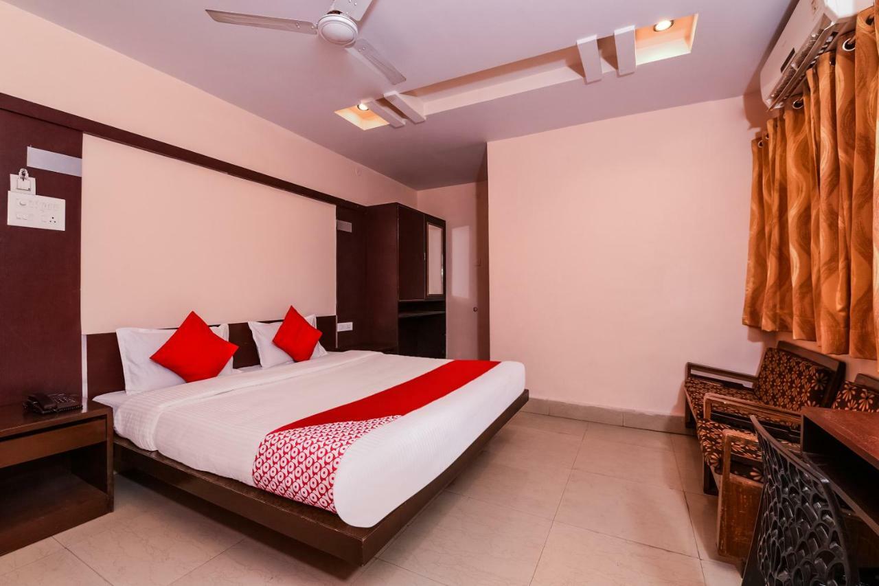 Oyo 28856 Manjeera Inn วิสาขปัตนัม ภายนอก รูปภาพ