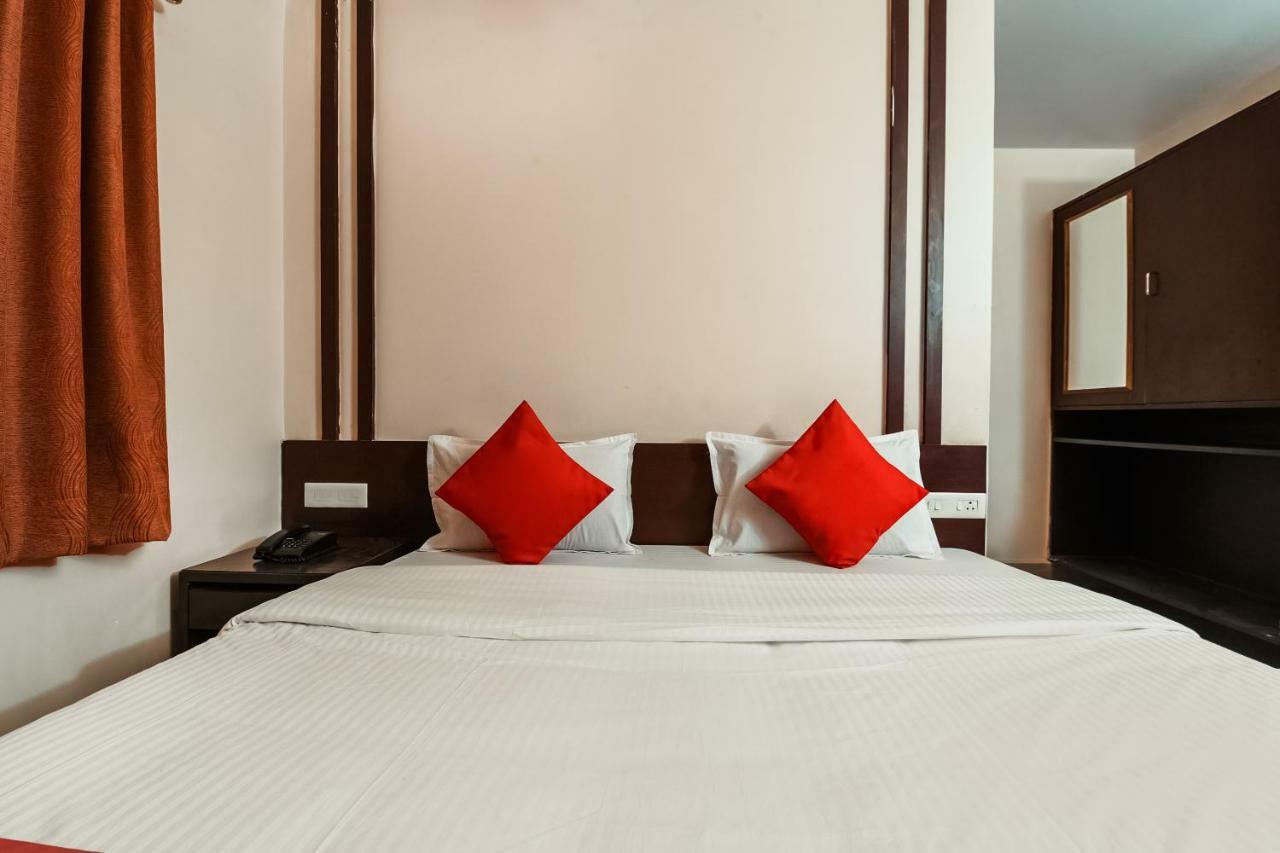 Oyo 28856 Manjeera Inn วิสาขปัตนัม ภายนอก รูปภาพ