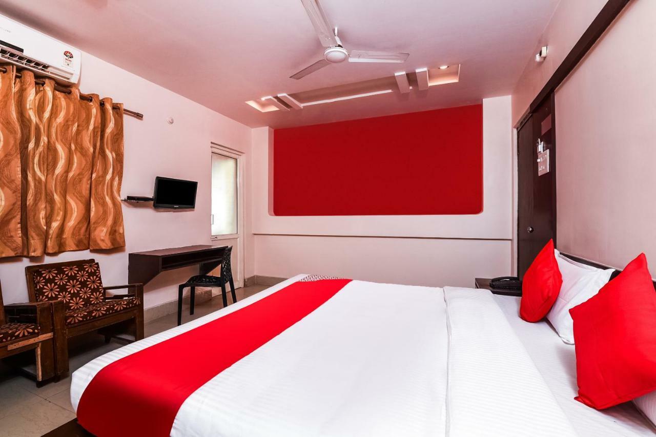 Oyo 28856 Manjeera Inn วิสาขปัตนัม ภายนอก รูปภาพ