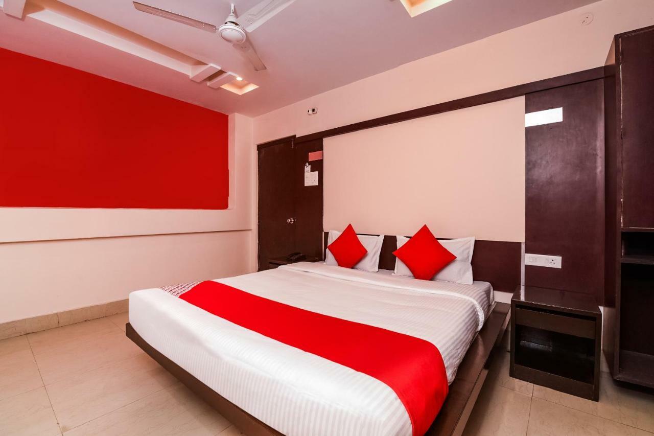 Oyo 28856 Manjeera Inn วิสาขปัตนัม ภายนอก รูปภาพ