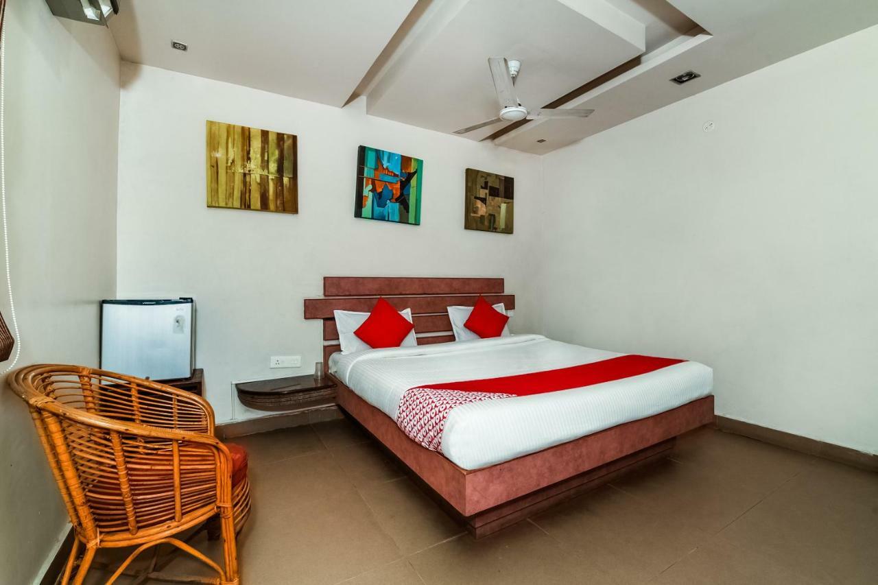 Oyo 28856 Manjeera Inn วิสาขปัตนัม ภายนอก รูปภาพ