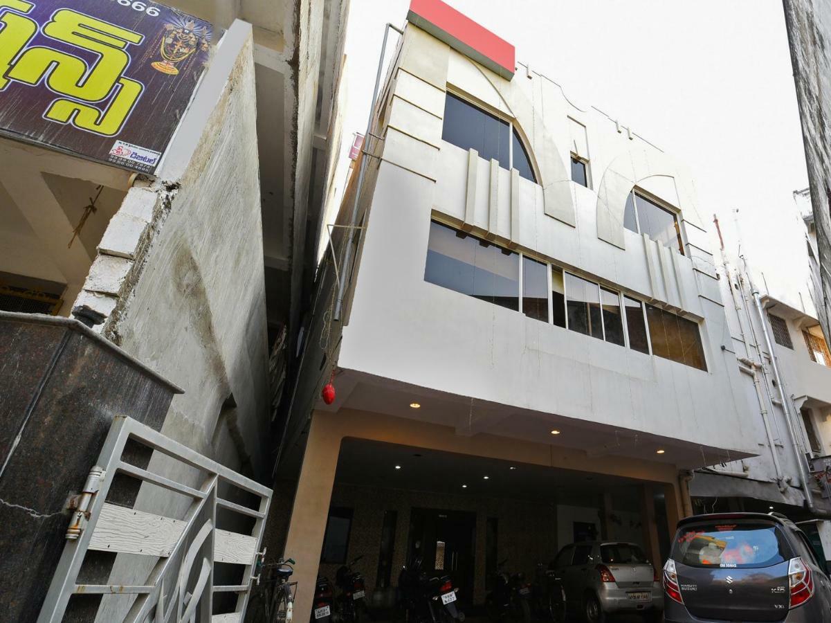 Oyo 28856 Manjeera Inn วิสาขปัตนัม ภายนอก รูปภาพ